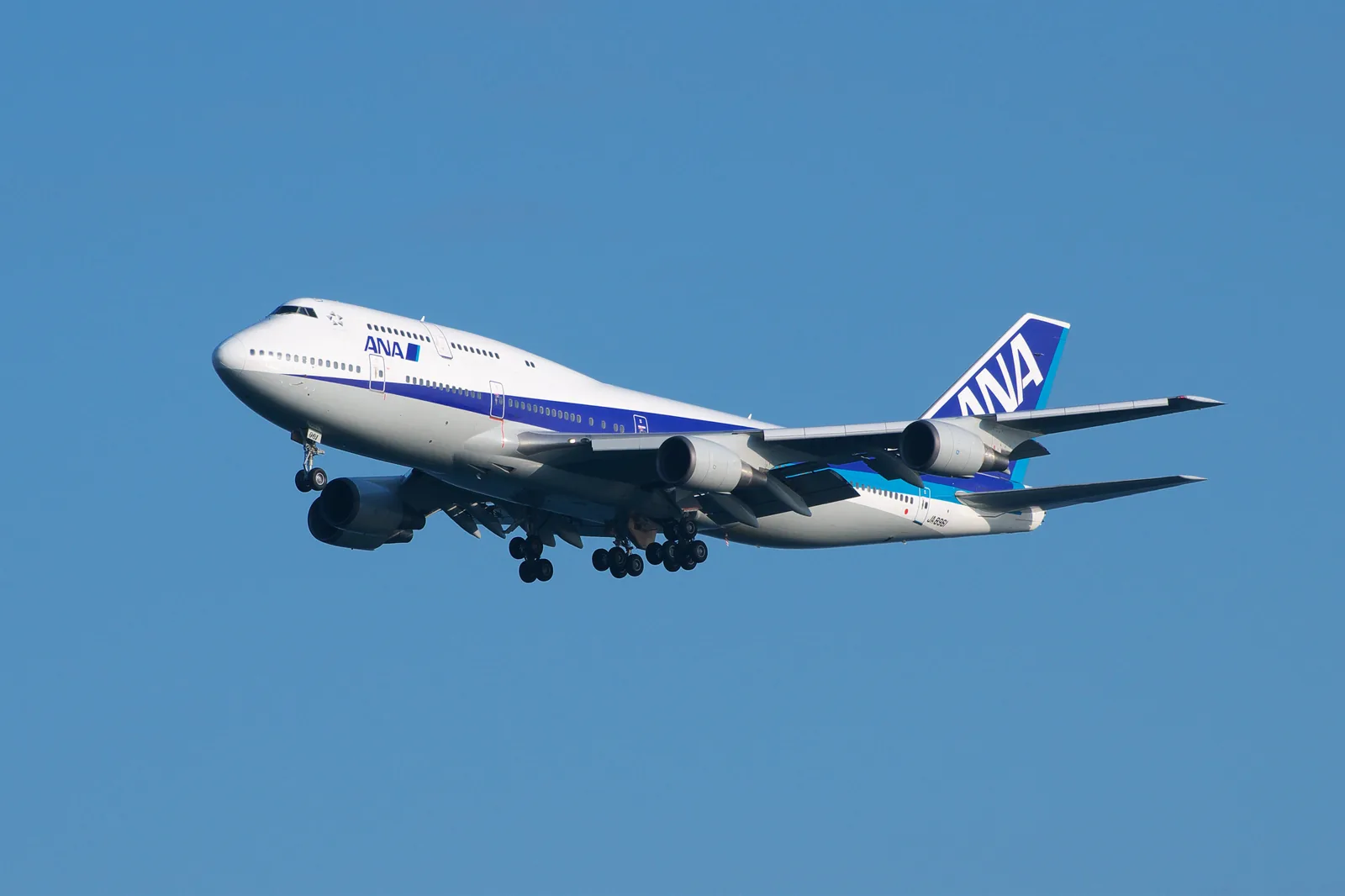ANA Boeing 747 JA8961 on final approach to Tokyo Haneda Airport
